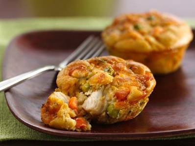 Hi mom, I have one tiny and very cute recipe I'd like to share before i go to sleep, it's a Betty Crocker Easy Mini Chicken pot pies, look what this is everyone! cute & clever, handy to freeze in batches too , perfect for picnics, gosh, the list is endless what you could do with these :) I think moms blog readers will LOVE this!
Individual Chicken Pot Pies!! 

Chicken Mixture 
1 tablespoon vegetable oil 
1 lb boneless skinless chicken breasts, cut into bite-size pieces 
1 medium onion, chopped (1/2 cup) 
1/2 cup chicken broth 
1 cup frozen peas and carrots 
1/2 teaspoon salt 
1/4 teaspoon pepper 
1/4 teaspoon ground thyme 
1 cup shredded Cheddar cheese (4 oz) 
Baking Mixture 
1/2 cup Original Bisquick® mix 
1/2 cup milk 
2 eggs

Heat oven to 375°F 
First, start with Bisquick baking mix, milk and eggs .Combine and start with a little less than a tablespoon in each greased muffin cup or use muffin liner
Next add your filling .. Add about ¼ cup of the mixture to each cup.
Finally, top it off with one more tablespoon of the Bisquick® mixture.
Bake for 25-30 minutes then pop them out of the pan.
from Betty Crocker
