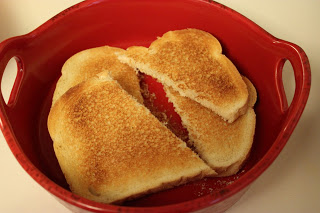 http://1.bp.blogspot.com/-x-794a-Wh-Y/UX9wG6w4HaI/AAAAAAAAK0M/4b-My3ZROX8/s320/hot+brown+toast.jpg