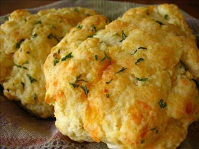 http://www.food.com/recipe/red-lobster-cheddar-bay-biscuits-top-secret-version-256914

Red Lobster Cheddar Bay Biscuits

2 1/2 cups Bisquick baking mix
4 tablespoons cold butter 
1 cup sharp cheddar cheese, grated 
3/4 cup cold whole milk 
1/4 teaspoon garlic powder 
Brush on top
2 tablespoons butter, melted 
1/2 teaspoon garlic powder 
1/4 teaspoon dried parsley flakes 
1 pinch salt 

Preheat oven to 400 degrees. Combine Bisquick and cold butter. Don't combine too thoroughly. There should be small chunks of butter about the size of peas.  Add cheddar, milk and 1/4 tsp garlic. Mix by hand until combined, but don't over mix. 

Drop 9 equal portions onto greased cookie sheet. Bake for 15-17 minutes or until tops are light brown. Melt 2 tablespoons of butter in a bowl. Stir in 1/2 teaspoon of garlic powder and parsley flakes. Use a pastry brush to spread garlic butter over tops of biscuits.